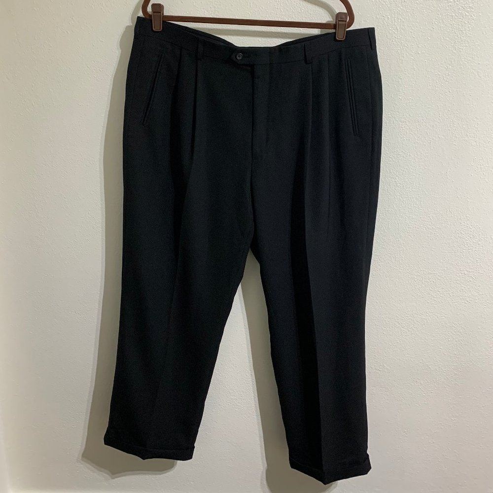 T40 Haggar Men’s Black Pleated & Cuffed Dress Pant, 42wx30L (never worn) NWOT